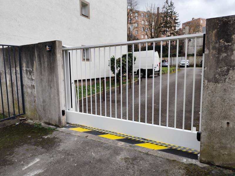 Remplacement d’un portail coulissant dans une résidence à Pantin